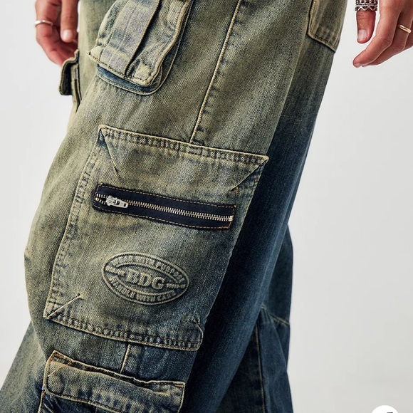 BDG Extreme Pocket Logan Cinch Back Boyfriend Jeans size 26 - Picture 5 of 10